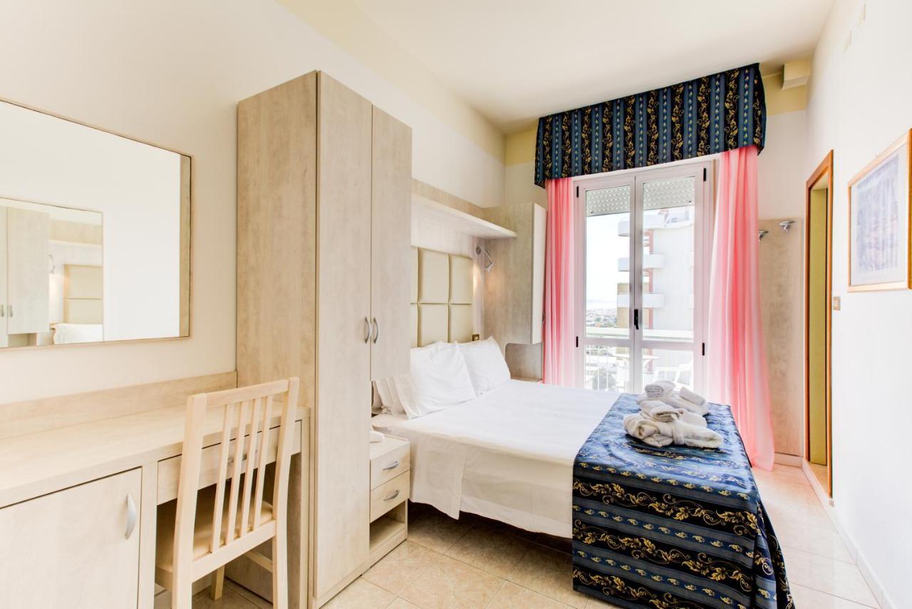 Hotel Vela D'Oro Ріміні Екстер'єр фото