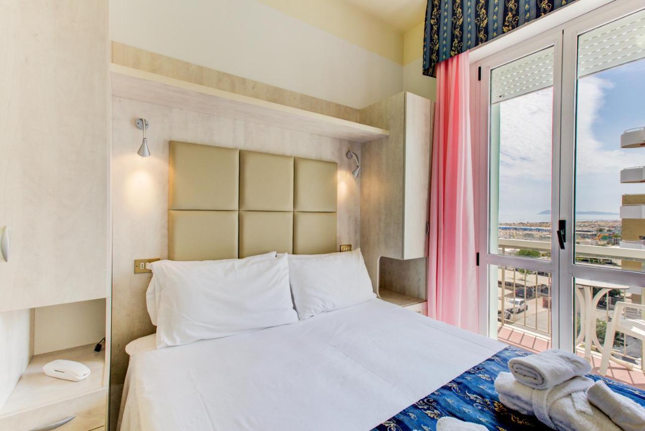 Hotel Vela D'Oro Ріміні Екстер'єр фото