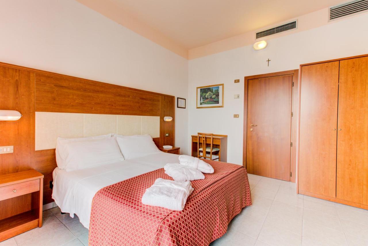 Hotel Vela D'Oro Ріміні Екстер'єр фото