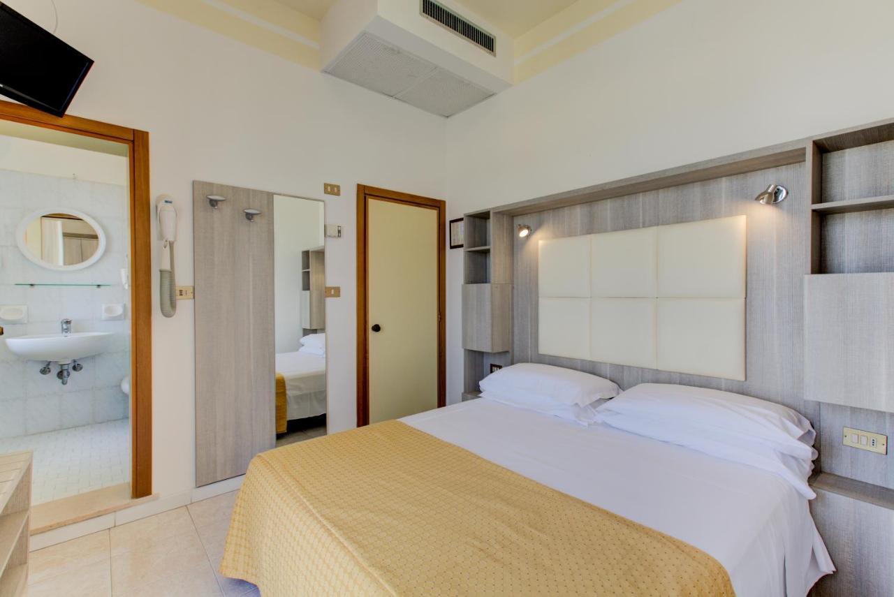 Hotel Vela D'Oro Ріміні Екстер'єр фото