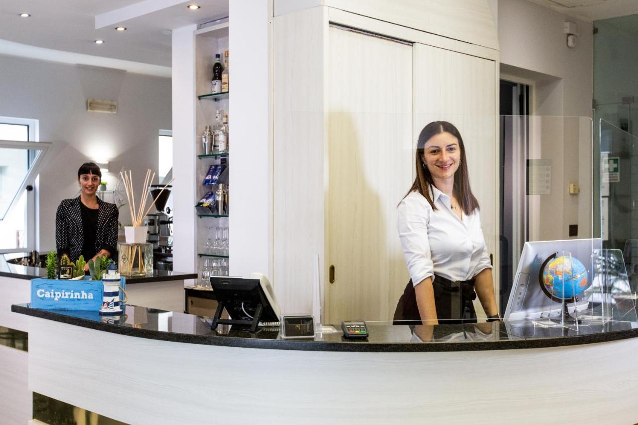 Hotel Vela D'Oro Ріміні Екстер'єр фото