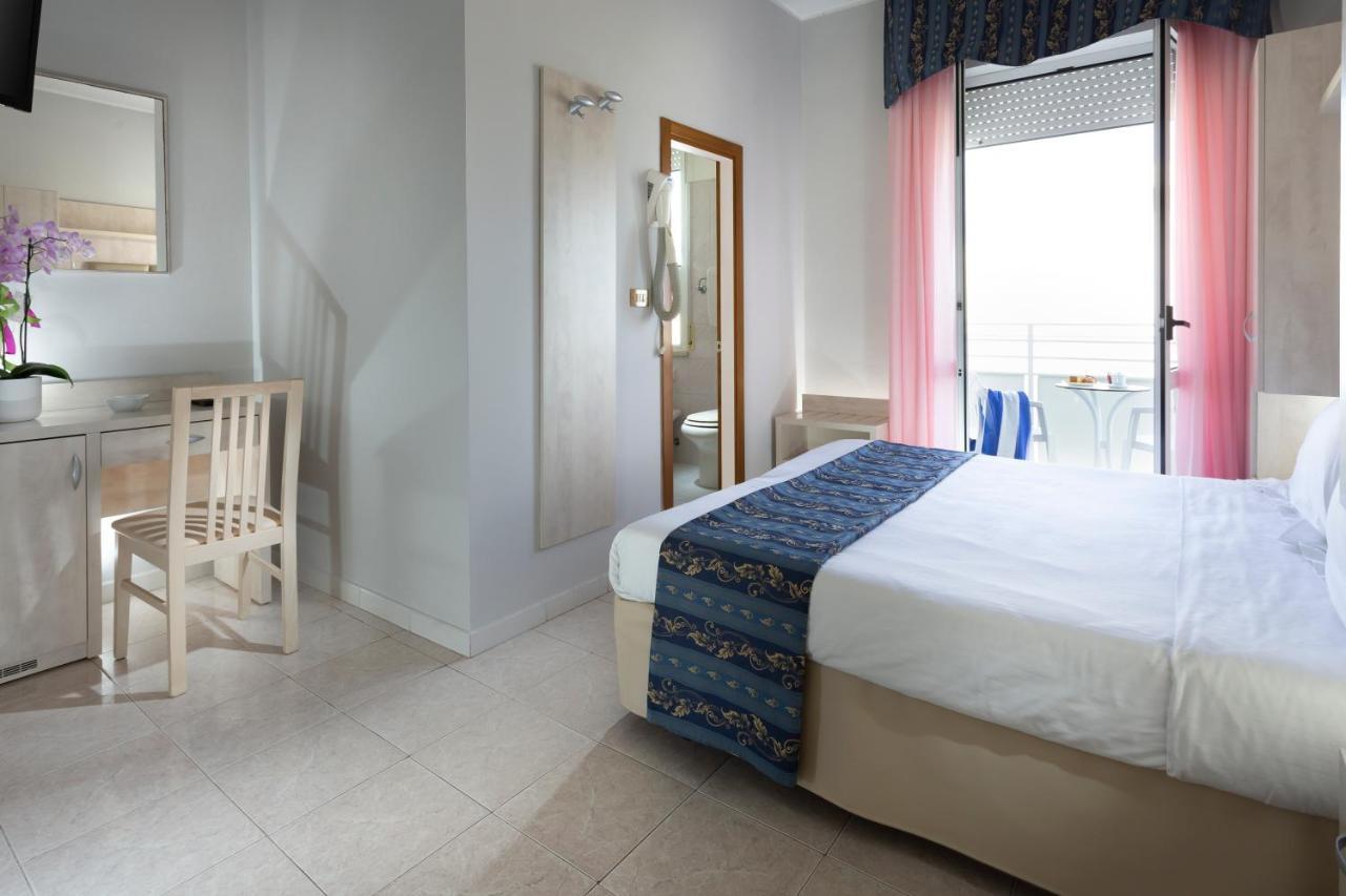 Hotel Vela D'Oro Ріміні Екстер'єр фото
