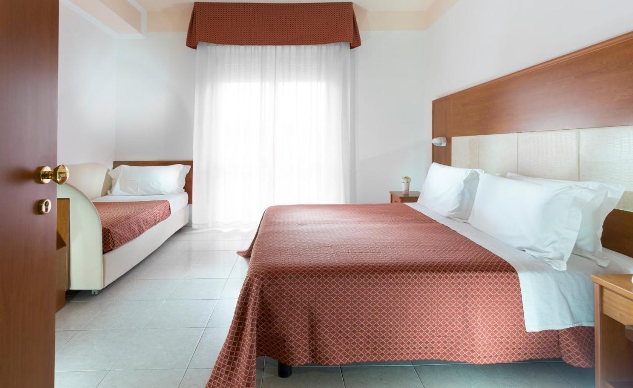 Hotel Vela D'Oro Ріміні Екстер'єр фото